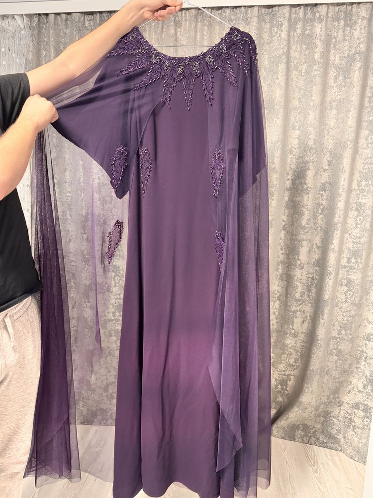 Rochie de seară elegantă.