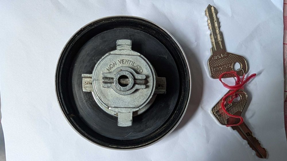 Ретро капачка за резервоар с ключ - неясно за какъв автомобил