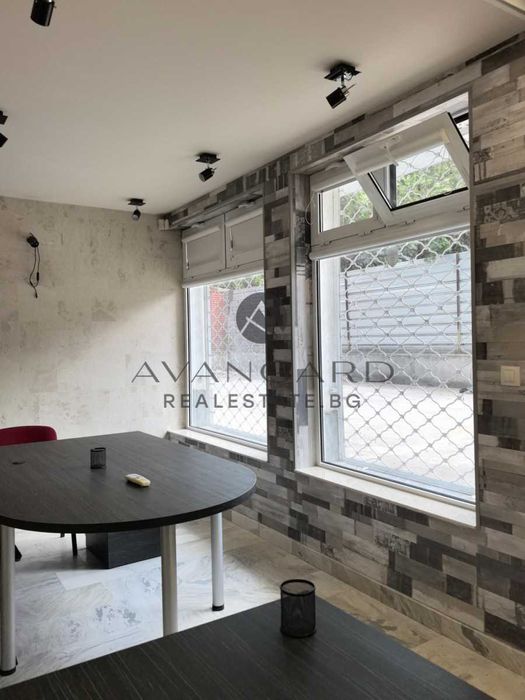 Продава се Офис в Пловдив, Център - 38 кв.м за 1510 €/кв.м - Снимка #2