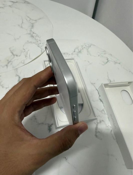 Vand iphone 16  Arata ca nou