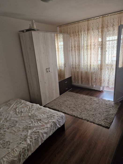 Închiriez  garsoniera confort I