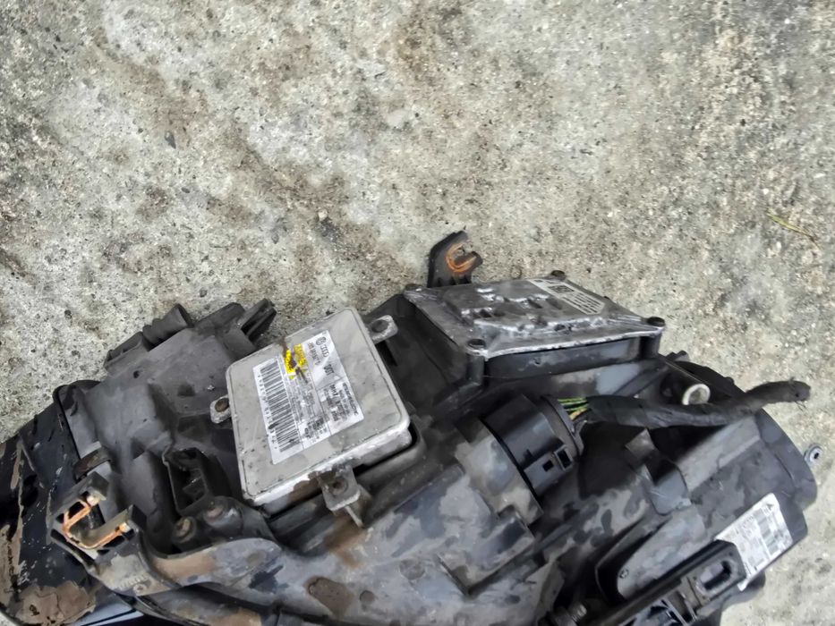 Far stanga xenon audi a4 b8