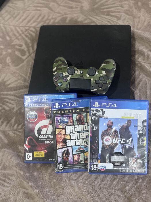 Продаю PS4 Slim 500 ГБ памяти, в комплекте джостик оригинал и 3 диска