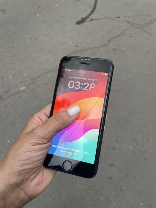 Продам айфон SE черного цвета