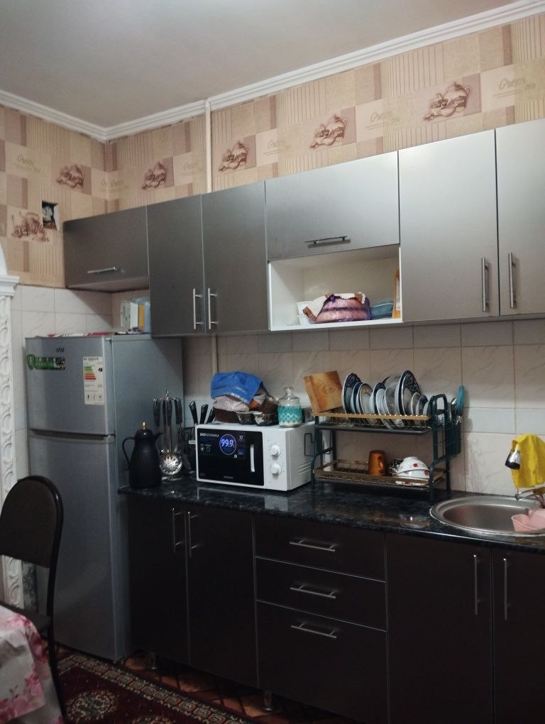 Квартира сотилади +стоянка