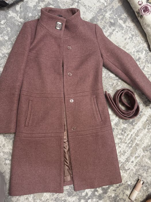 Продам пальто для девушки