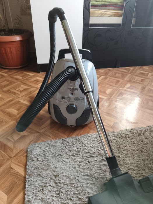 Пылесос Hausberg HVC-4300BG