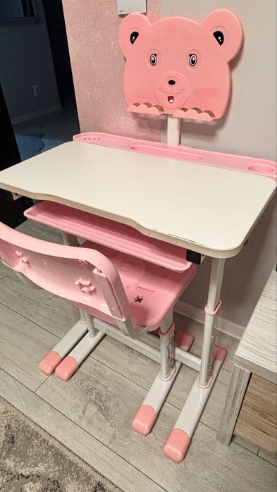 Birou si scaun reglabile pentru copii