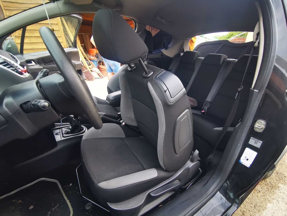 Peugeot 207 1.4 HDi • 96 cp • Consum mic • Sistem audio premium