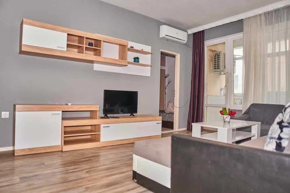 Дава се под наем Тристаен апартамент в Варна, Левски - 60 кв.м за 613 € - Снимка #1