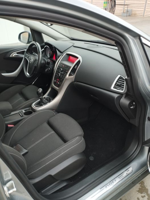 Opel Astra J 2011 2.0 diesel