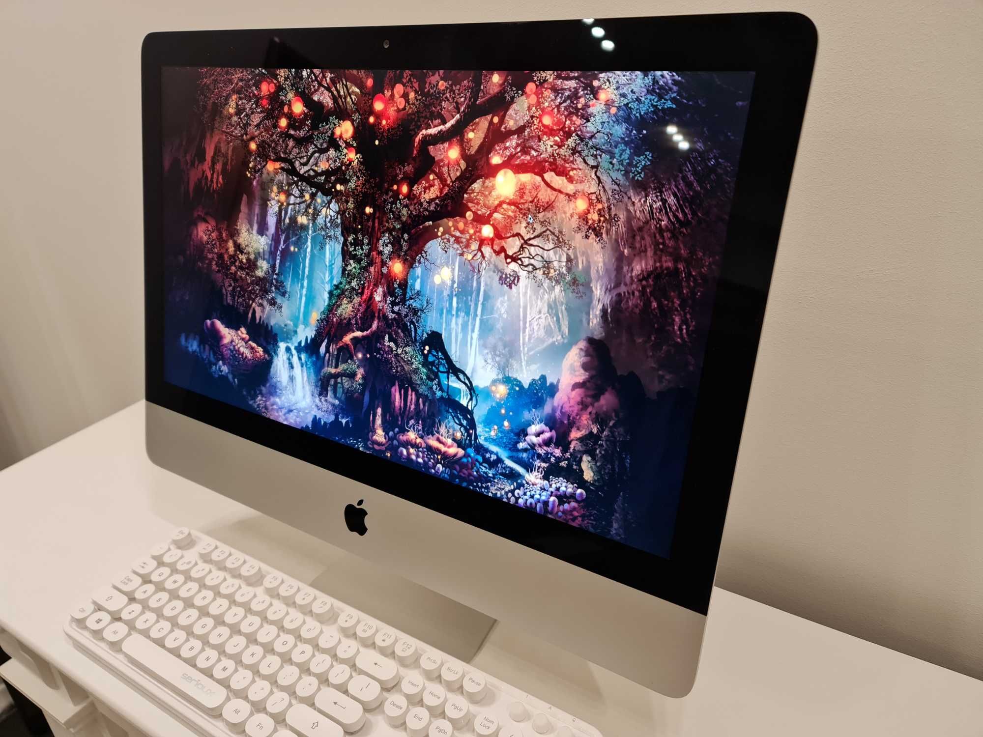 Sistem iMac 21,5", Intel core i5 quad core, video nvidia, stocare 1TB