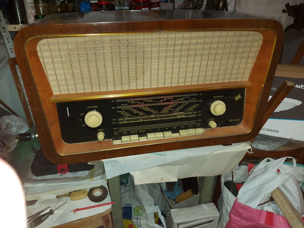 Radio de colectie pe lampi Oberon 1950