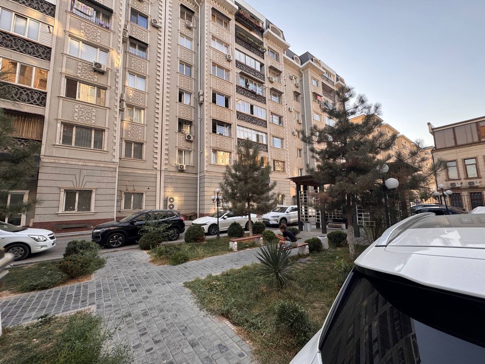 Срочно продается квартира 4/3/8 на Паркентском 136 кв с евроремонтом