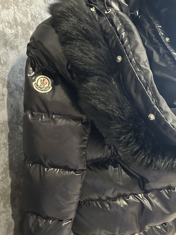 Яке Moncler иллеме