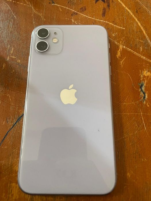 iPhone 11,perfect functional cu mici defecte