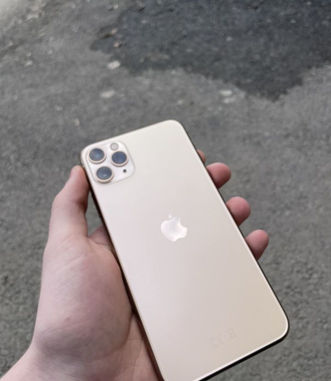 Продам IPhone 11 pro max