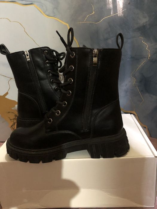 Продаютсса новые женские сапожки.