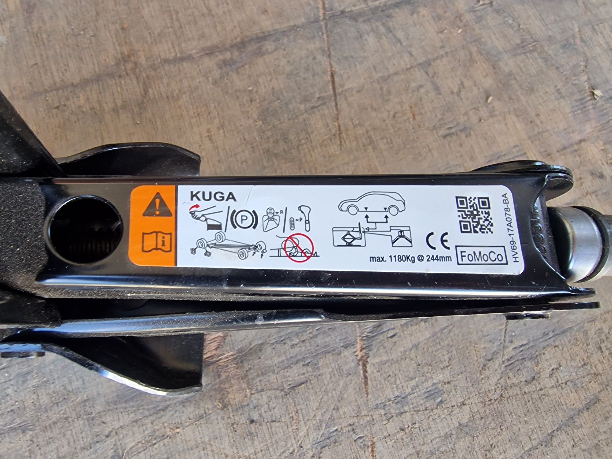 Крик за ford kuga + ключ за джанти 
Оригинални