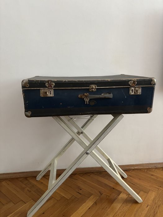 Маса декорация със стар Чехословашки  куфар  55 лв.