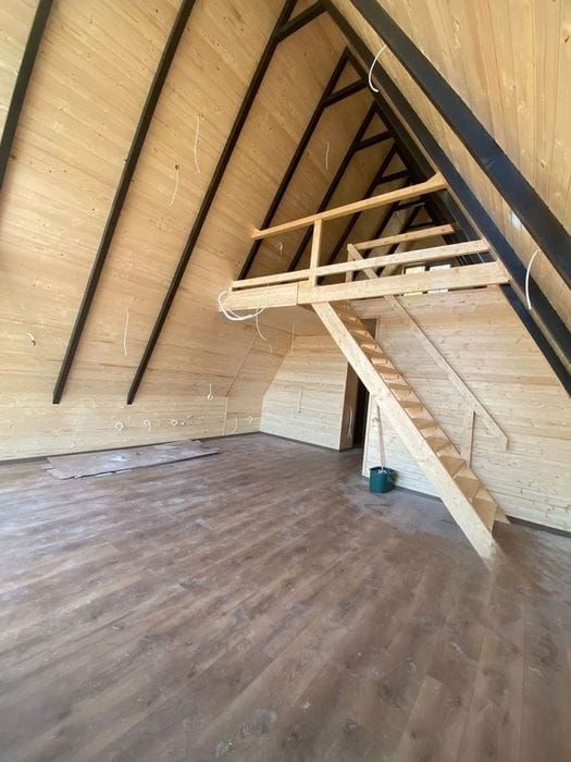 Vând case pe structura din lemn masiv