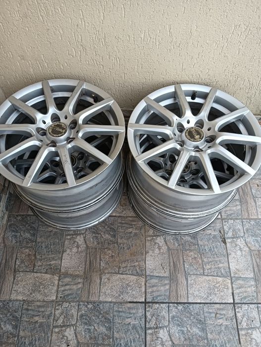 Vând jante  Peugeot