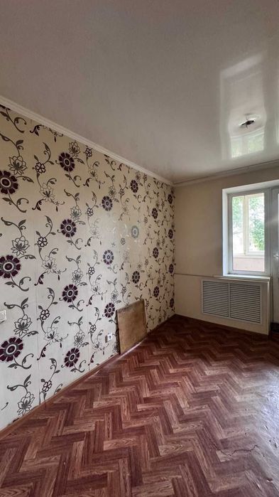 Продам 5-ти комн кв. район Вектора.