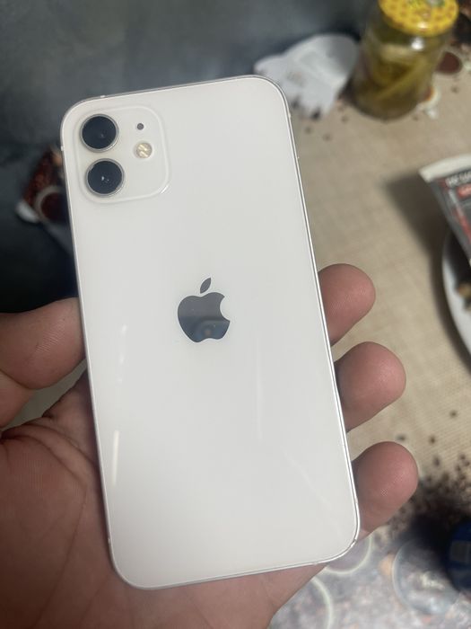 Vand  telefon 12  64 gb