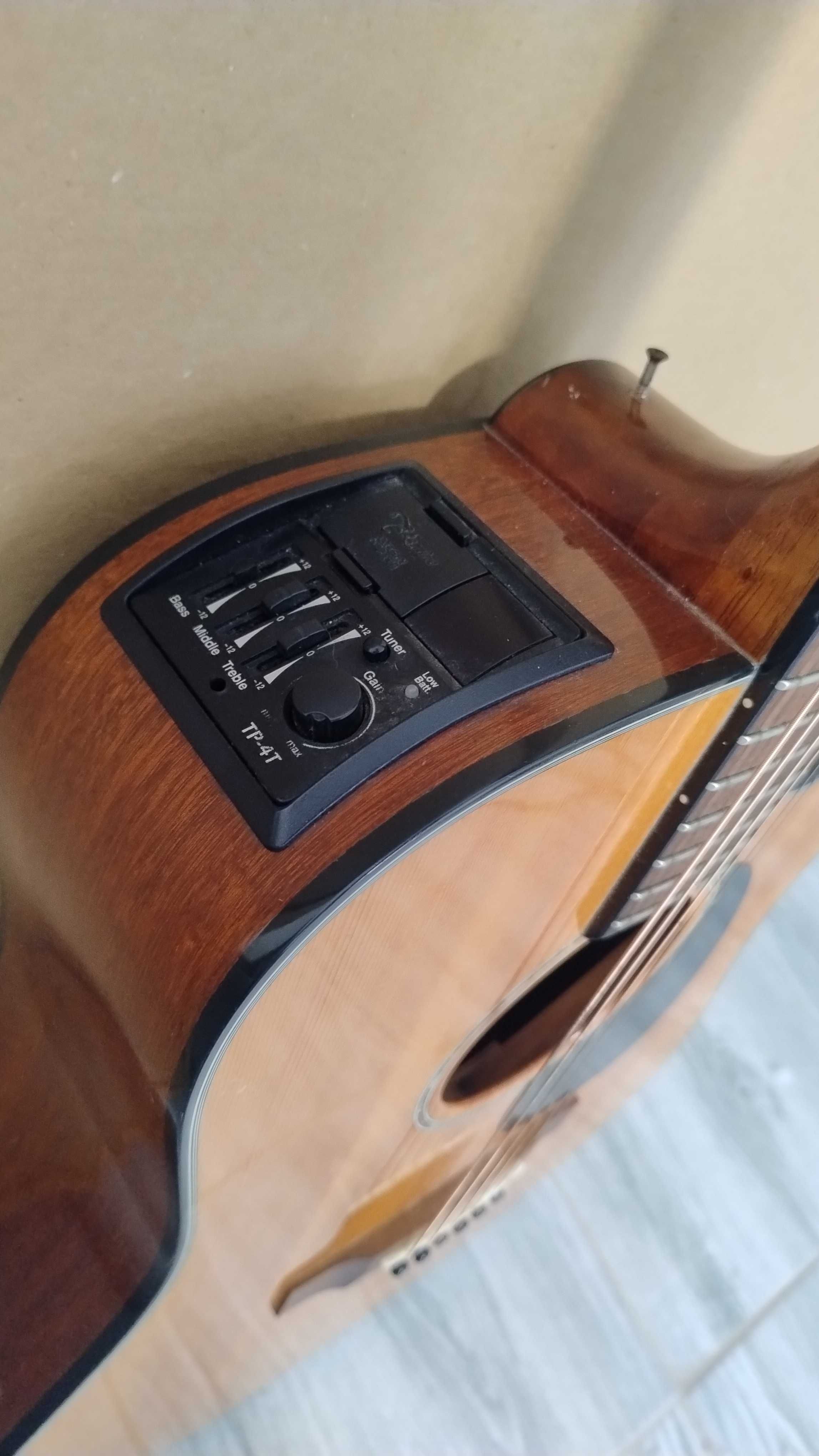 Chitară electro-acustică Takamine EG340SC