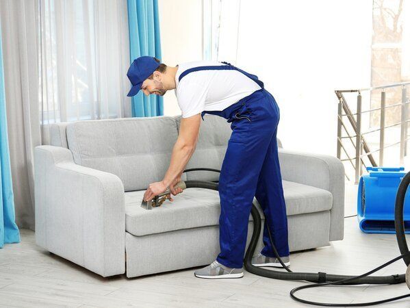 Химчистка мягкой мебели. Чистка диван. Клининг услуги. Уборка не дорог