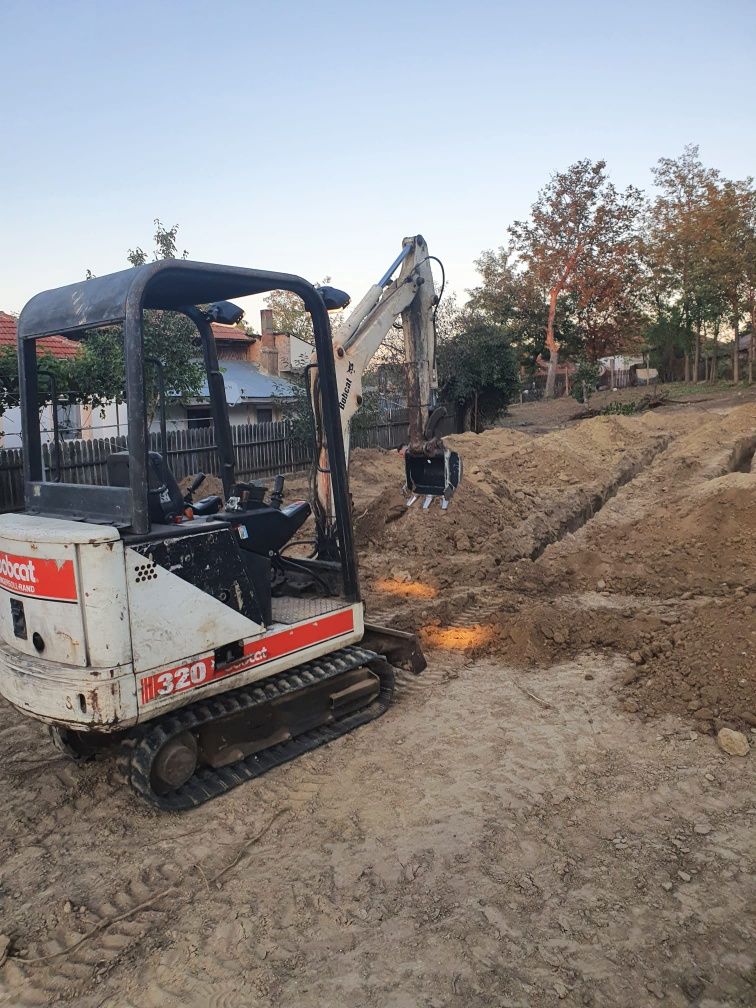 Miniexcavator de inchiriat