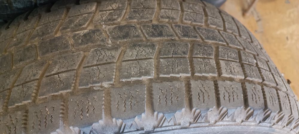 Продам комплект всесезонка 215/65/15