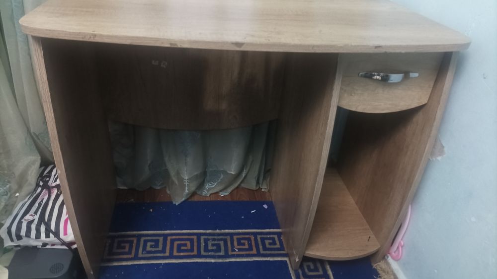 стол и офисный стул