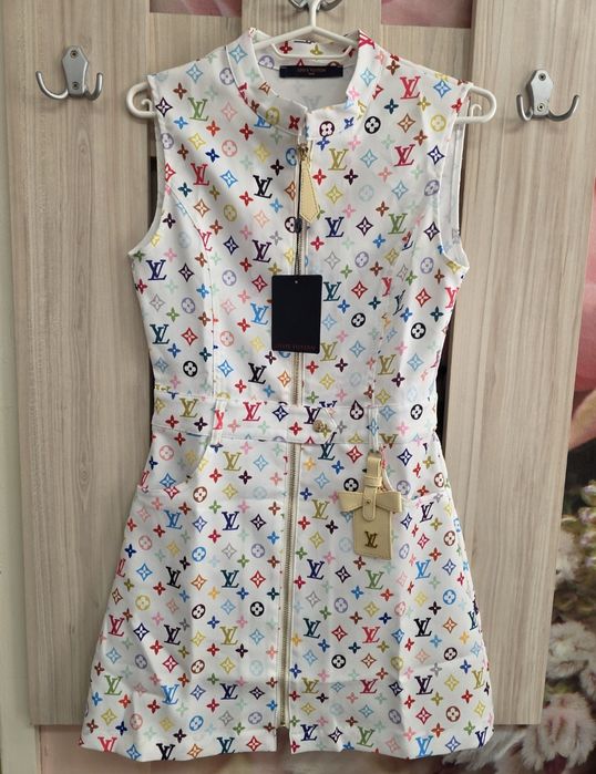 Рокля Louis Vuitton Balmain Christian Dior Prada