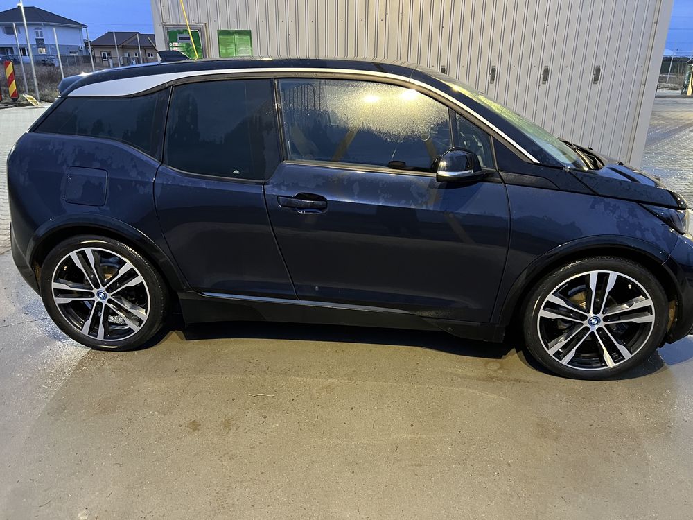 Se vinde BMW i3 full electric …….