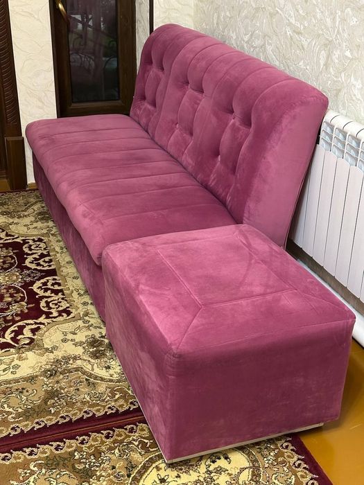 Диван в отличном состоянии + пуфик в  подарок