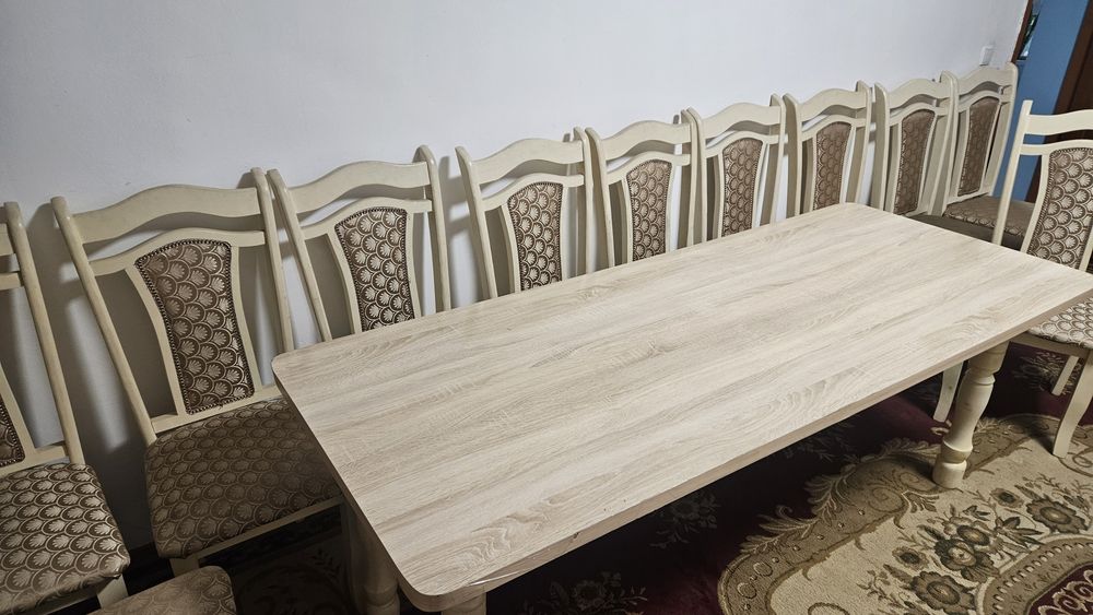 Продаётся стол и стулья в хорошем состоянии