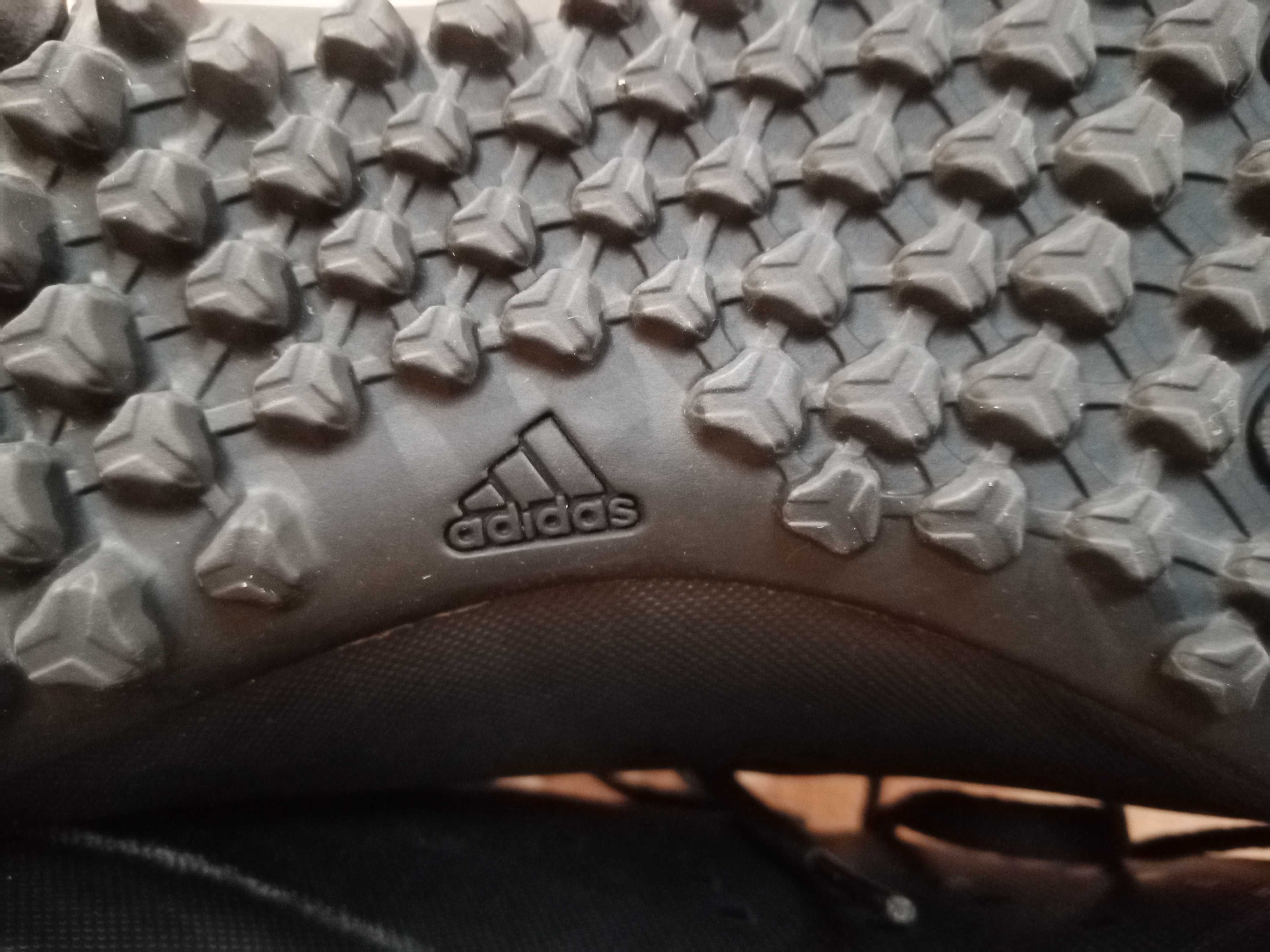ADIDAS Predator, Оригинални Футболни обувки, стелка - 27 см.