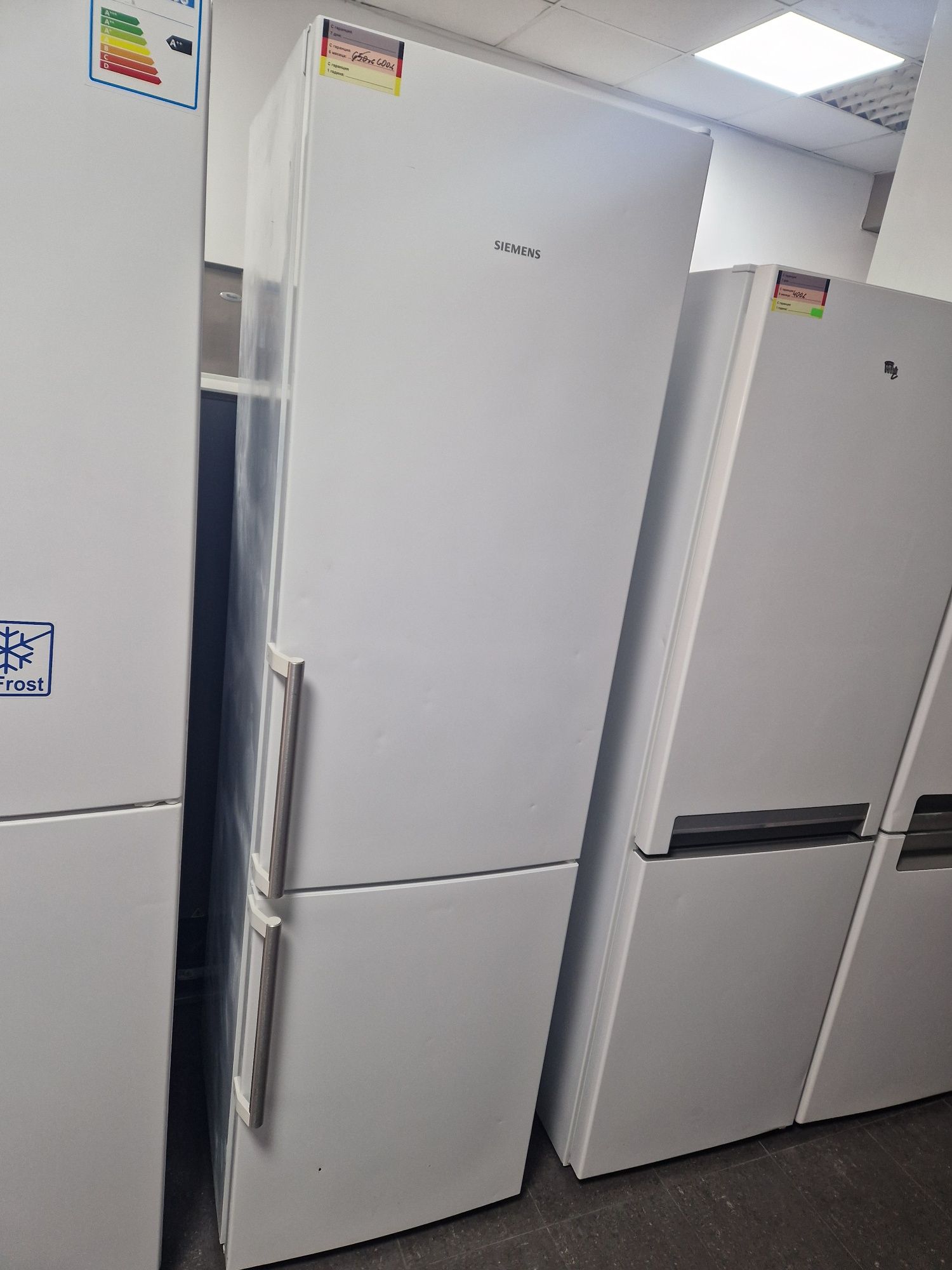 Хладилник с фризер Siemens A+++ 380 литра
Марка Bosch 
Нов модел 202