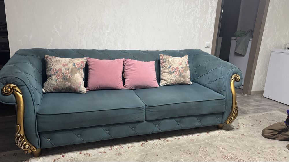 Диван и два кресла