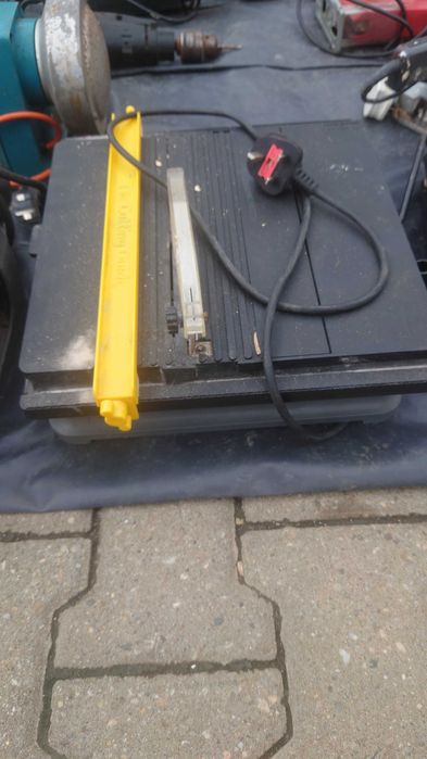 Vând circular mic