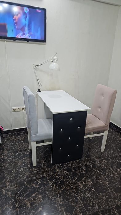 Сдам в аренду стол маникюрный в салоне красоты