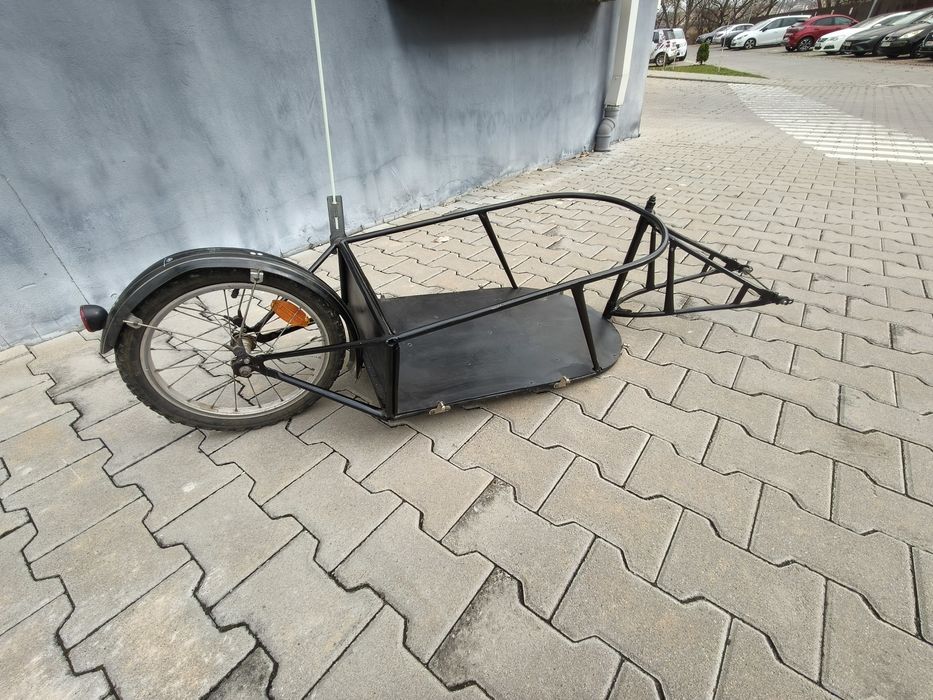 Vând remorcuță de bicicletă pe o singură roată