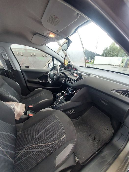 Peugeot 208 2012