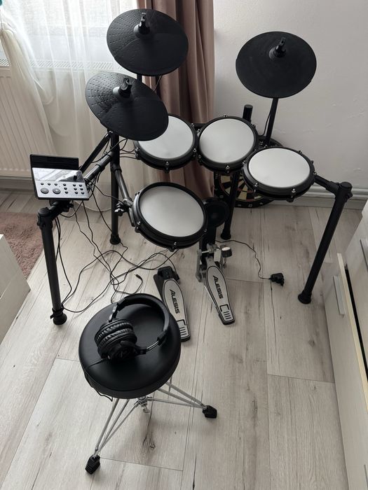 Tobe electronice Alesis Nitro Max + scaun și căști – kit complet extra