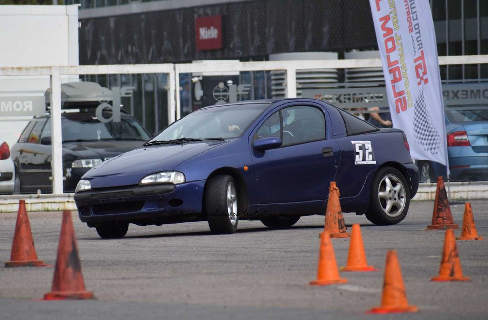 Vând Opel Tigra A destinat competițiilor sportive.