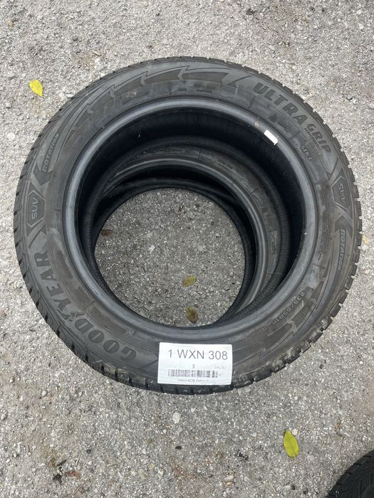 235 55 18 Googyear ULTRAgrip зимни
