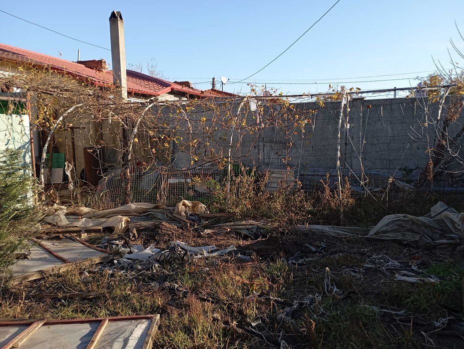 Se vinde solar pentru legume sau flori. 175 /arcada