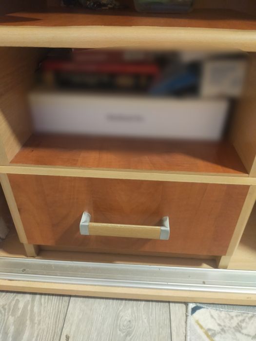 Vând doua noptiere pt pat