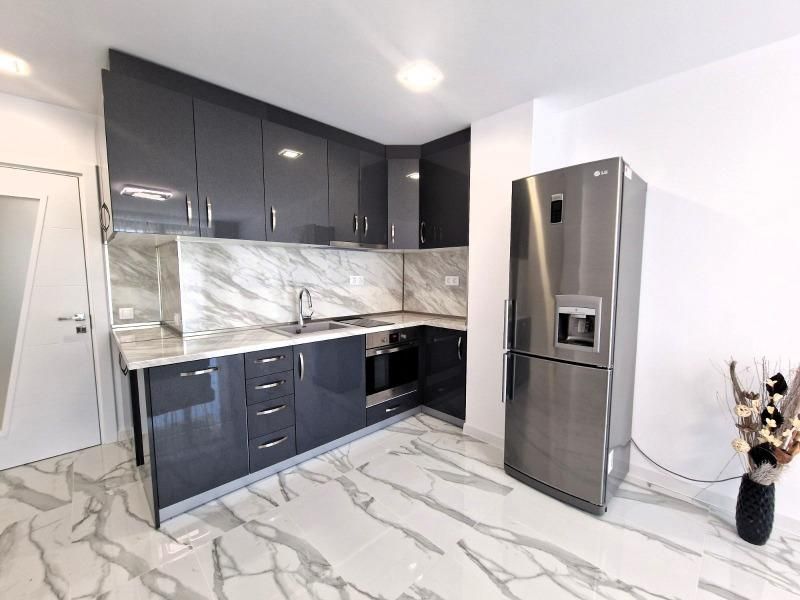 Дава се под наем Двустаен апартамент в Пловдив, Христо Смирненски - 68 кв.м за 750 € - Снимка #1